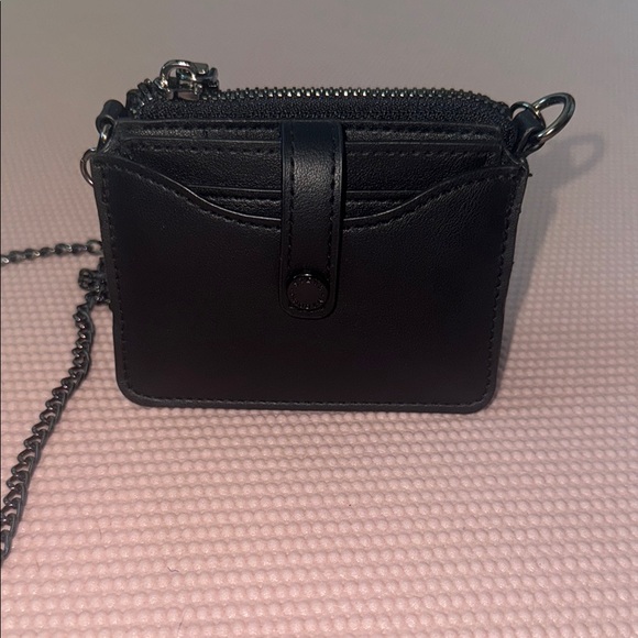 Steve Madden Sleek Black Crossbody Bag - Picture 2 of 4